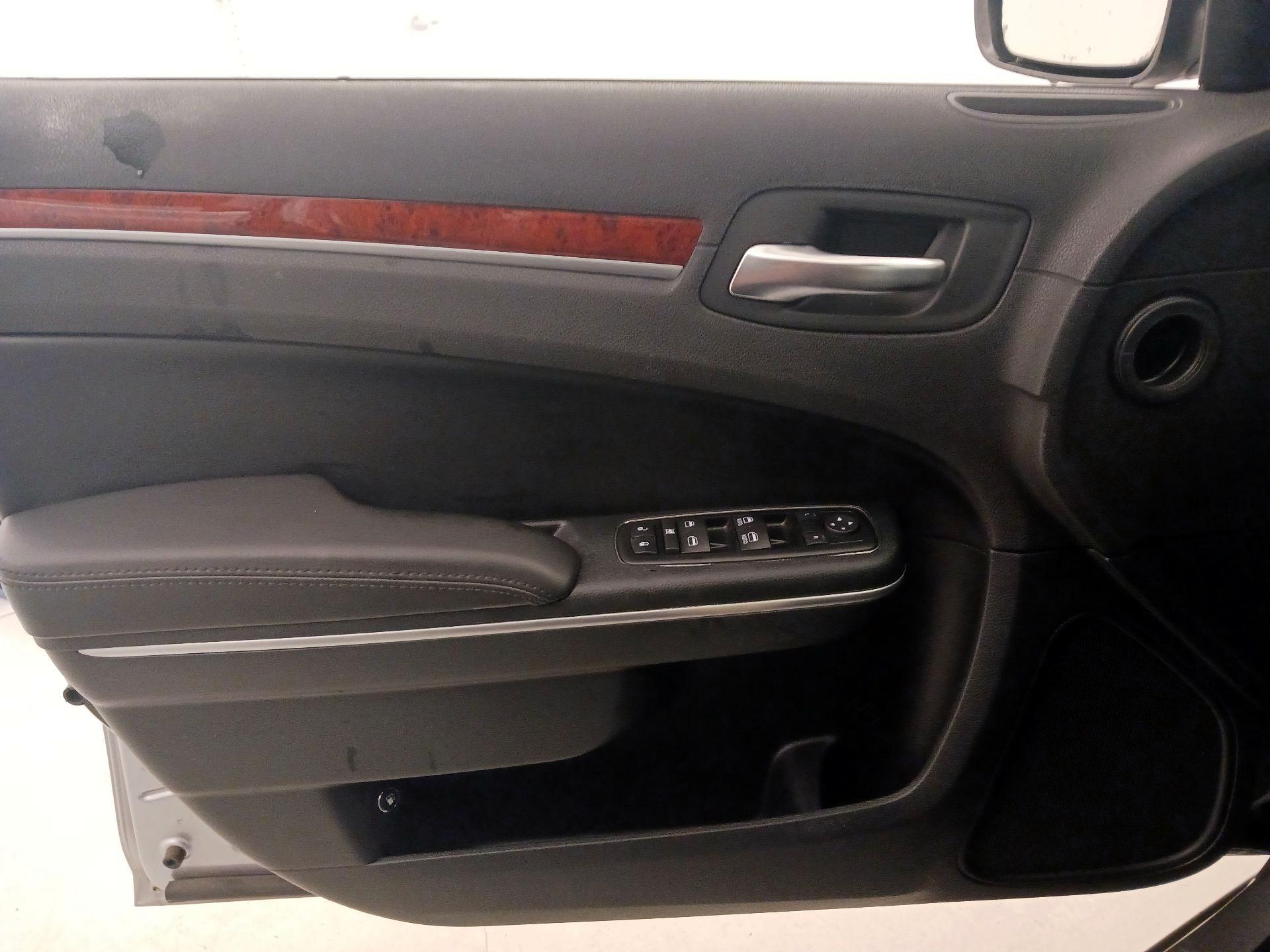 Thumbnail: 2014 Chrysler 300 - 12