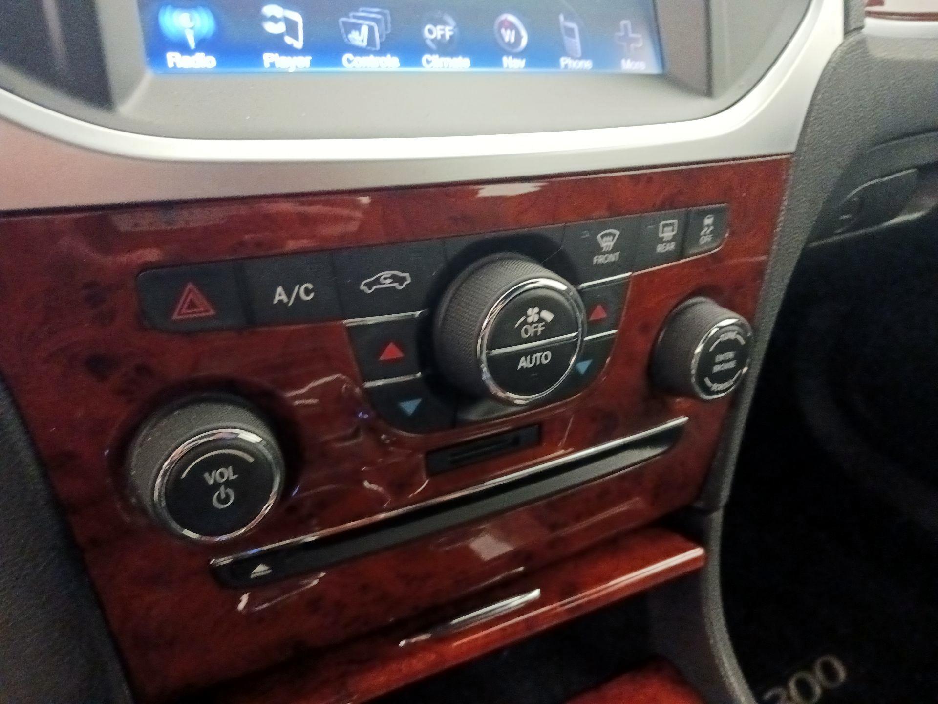 Thumbnail: 2014 Chrysler 300 - 17
