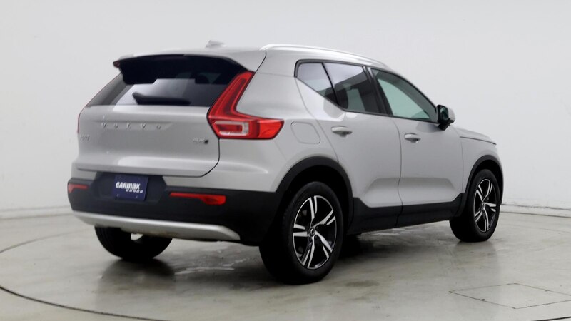 2023 Volvo XC40 B5 Core 8