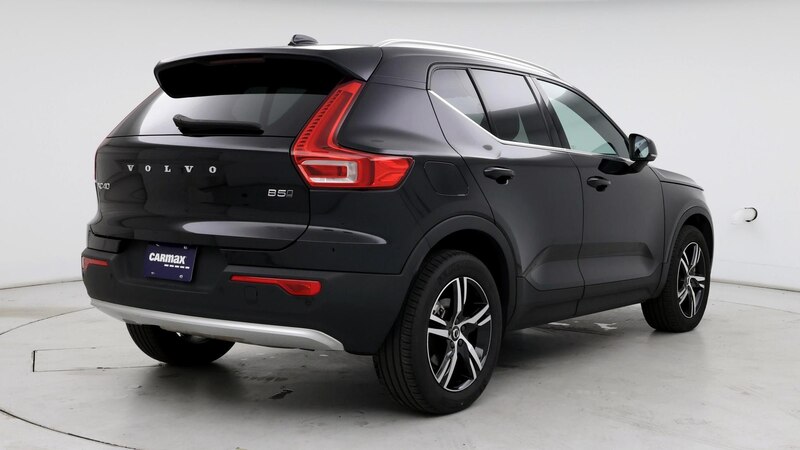 2024 Volvo XC40 B5 Core 8