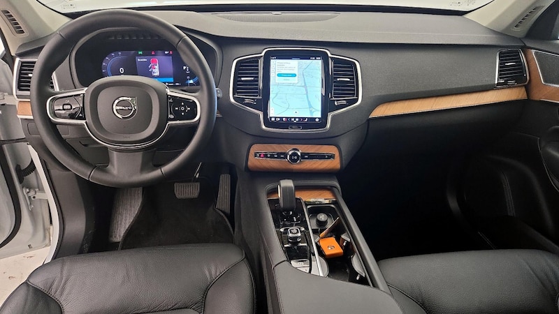 2024 Volvo XC90 B5 Plus 9