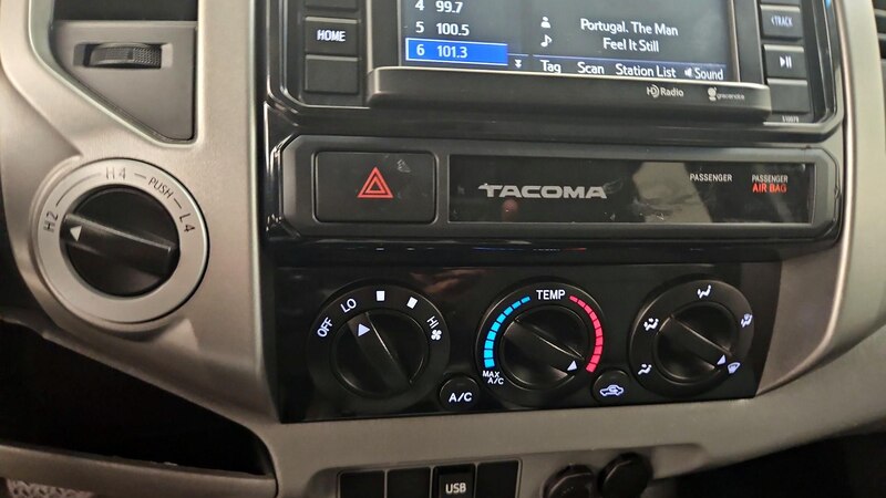 2015 Toyota Tacoma  16