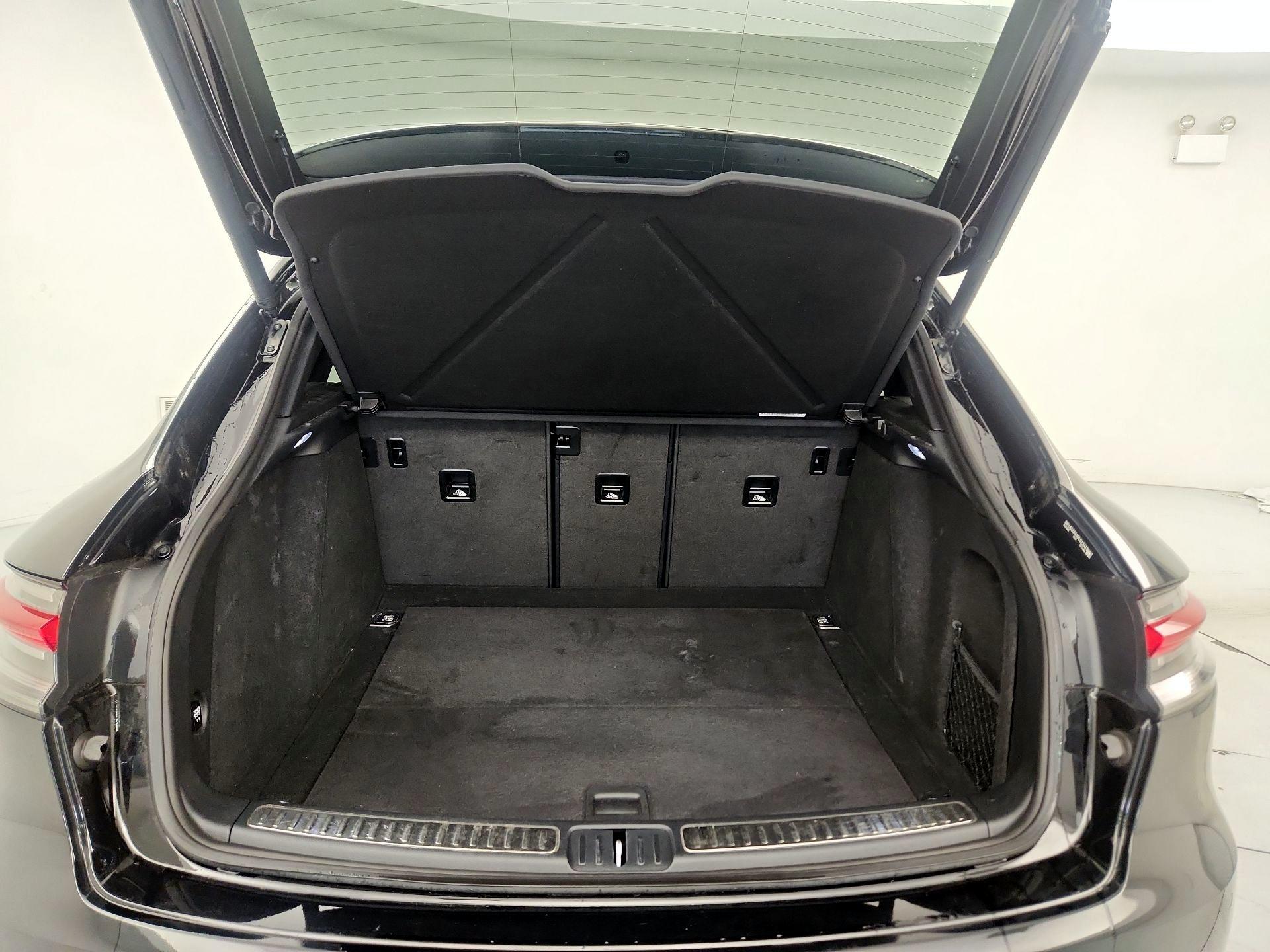 Thumbnail: 2021 Porsche Macan - 19