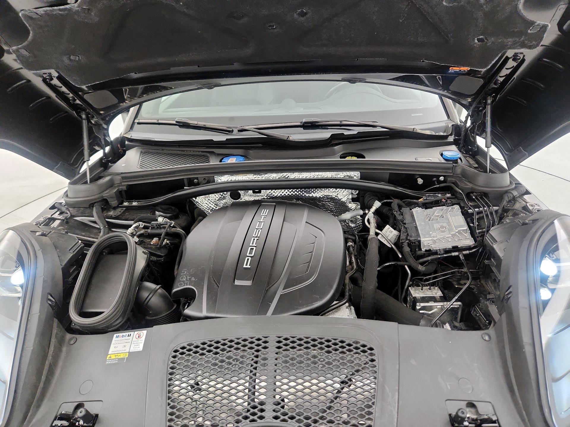 Thumbnail: 2021 Porsche Macan - 20