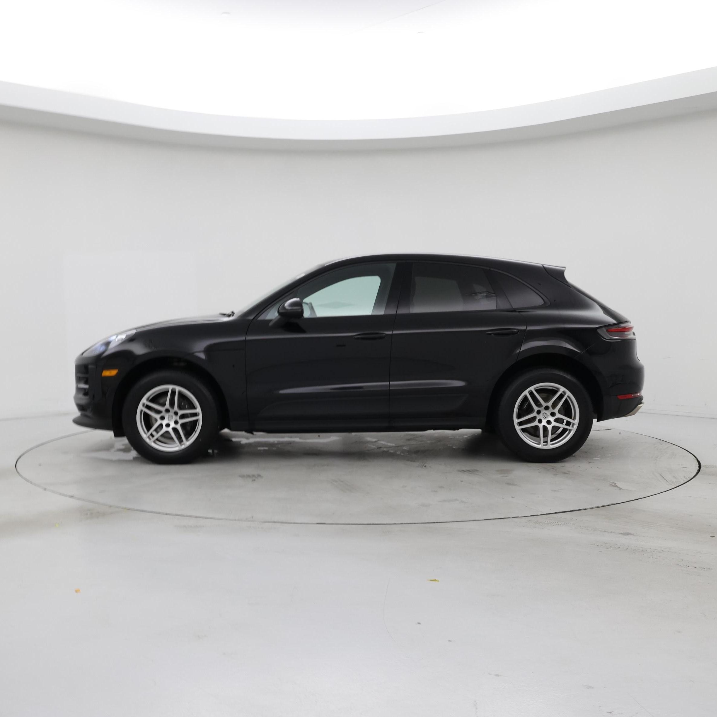 Thumbnail: 2021 Porsche Macan - 3