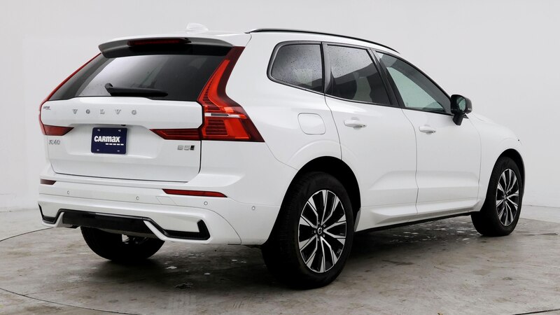 2024 Volvo XC60 B5 Plus 8