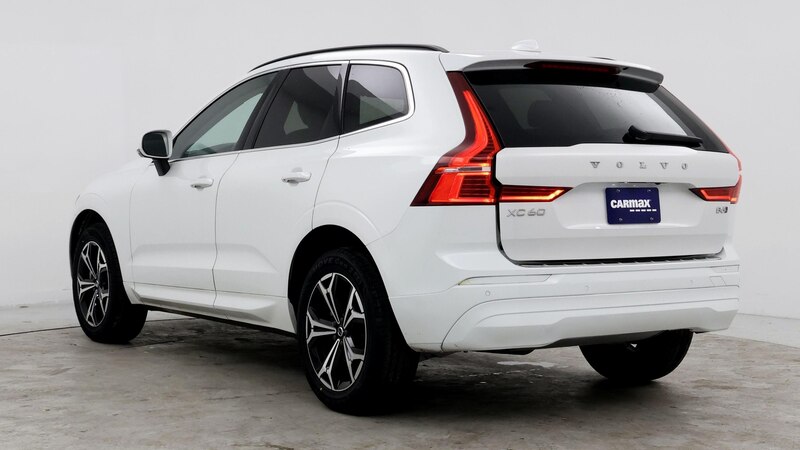 2022 Volvo XC60 B5 Momentum 2