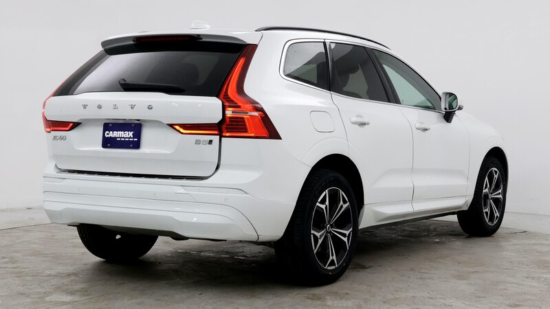 2022 Volvo XC60 B5 Momentum 8