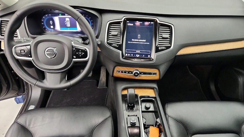 2023 Volvo XC90 B6 Plus 9