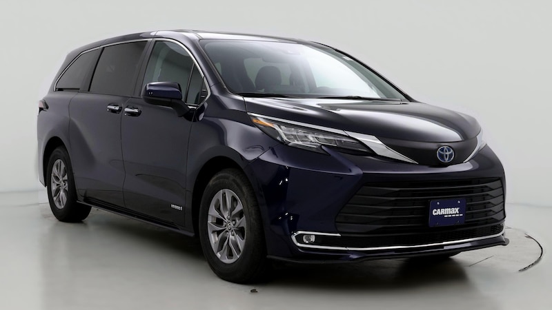 2021 Toyota Sienna XLE Hero Image