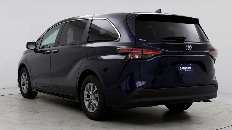 2021 Toyota Sienna XLE 2