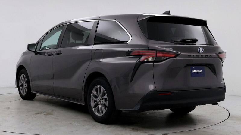 2021 Toyota Sienna LE 2