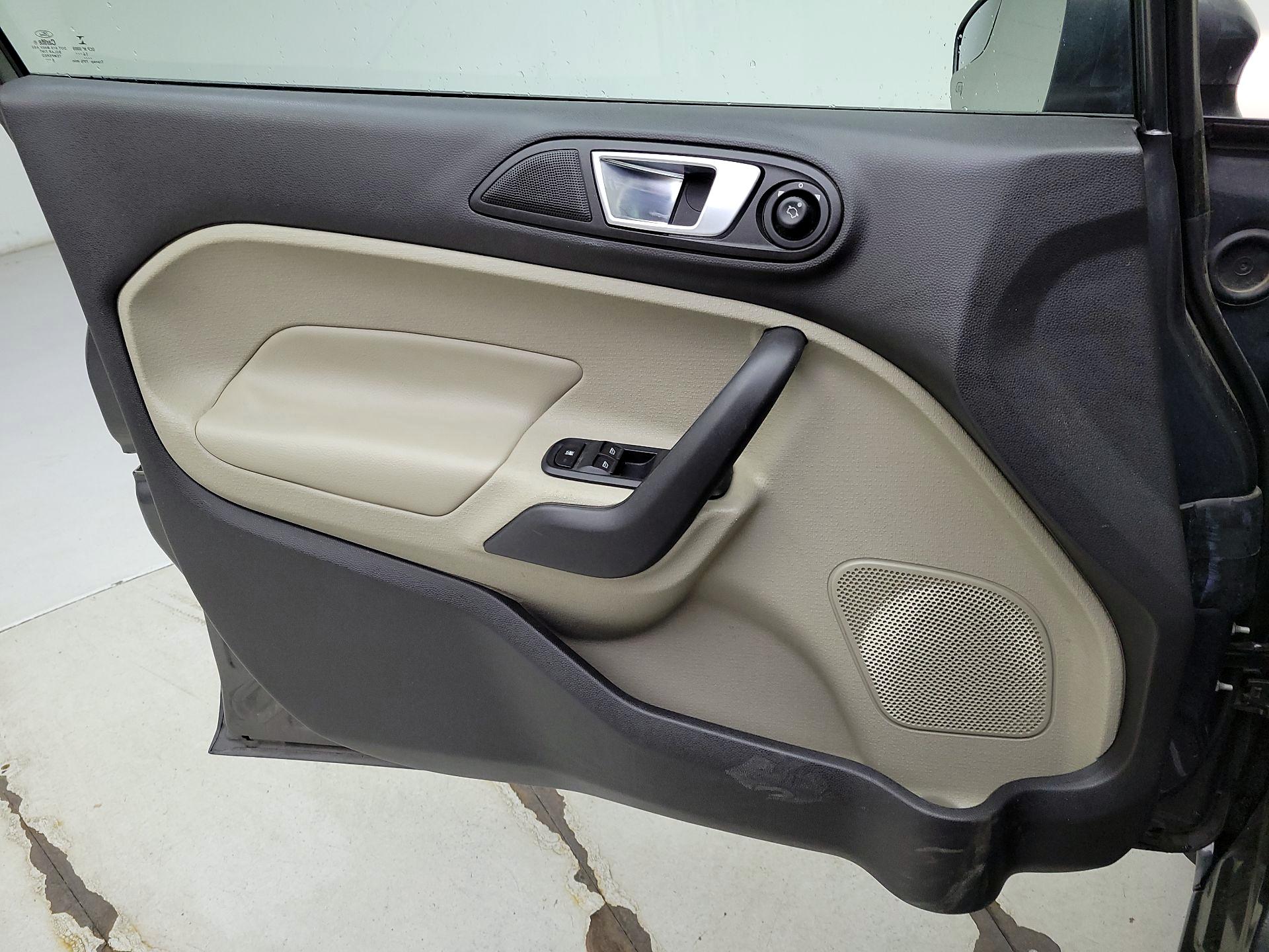 Thumbnail: 2015 Ford Fiesta - 12