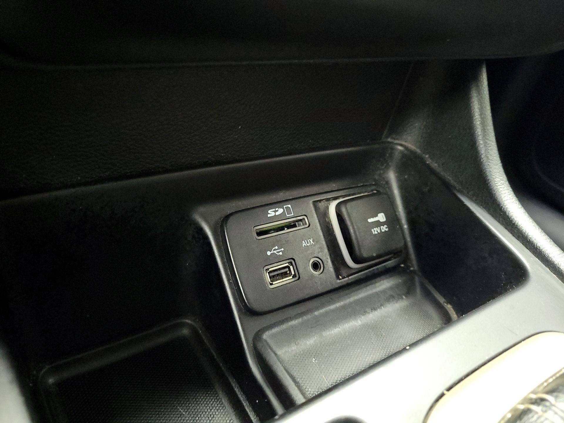 Thumbnail: 2015 Jeep Cherokee - 18