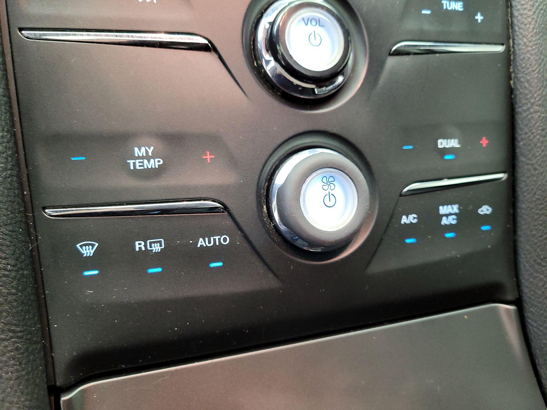 Thumbnail: 2016 Ford Taurus - 17