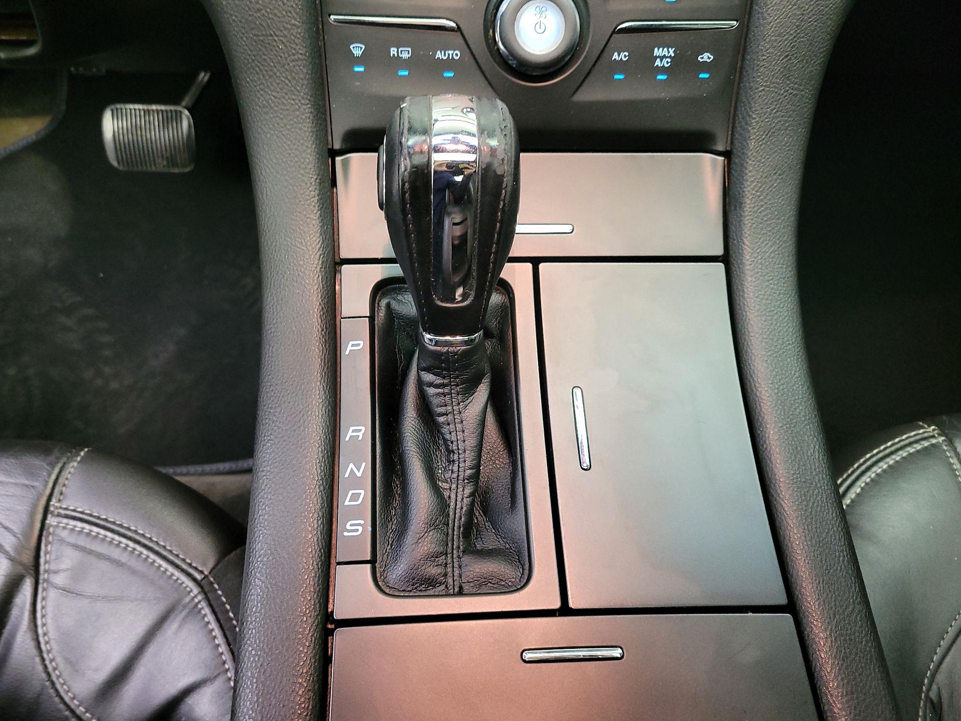 Thumbnail: 2016 Ford Taurus - 18