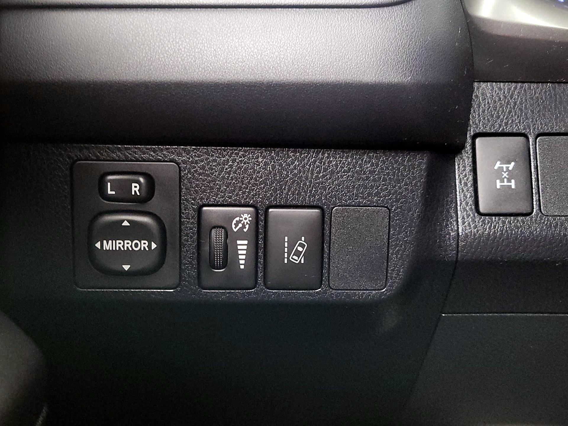 Thumbnail: 2018 Toyota RAV4 - 13