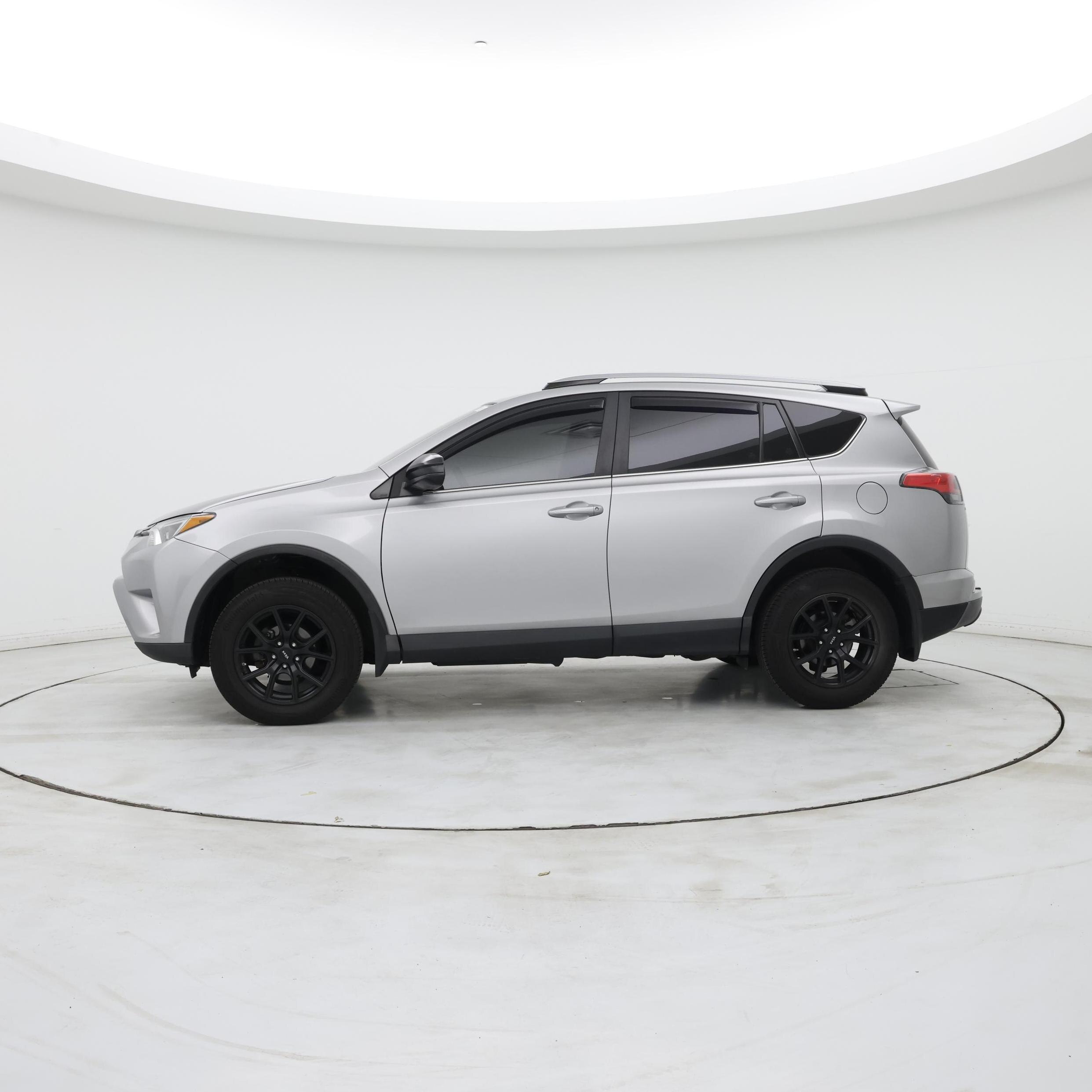 Thumbnail: 2018 Toyota RAV4 - 3