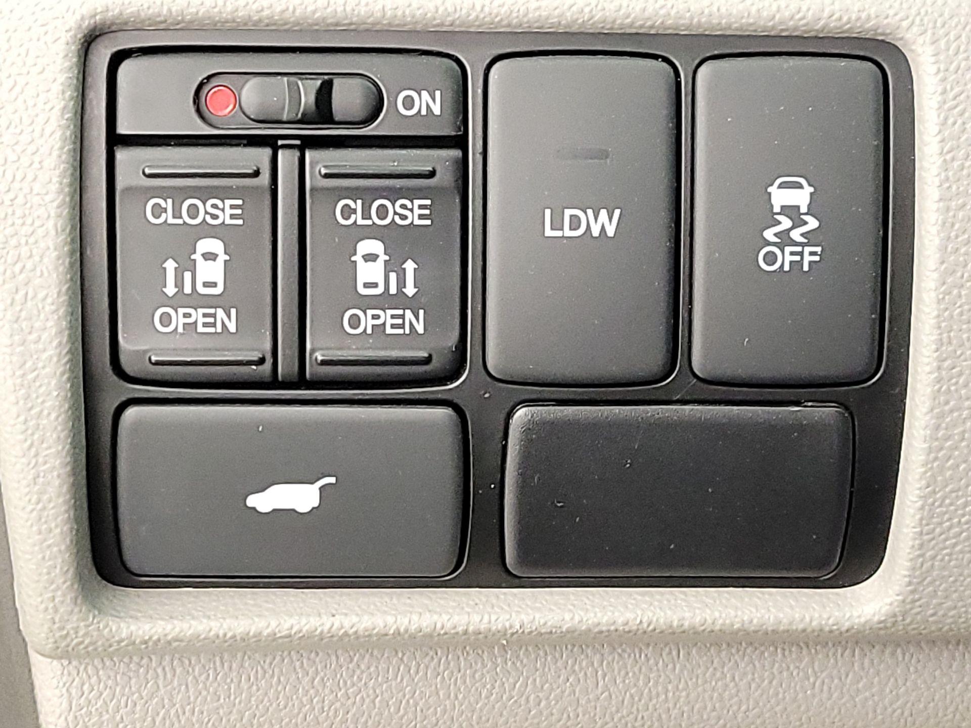 Thumbnail: 2016 Honda Odyssey - 13