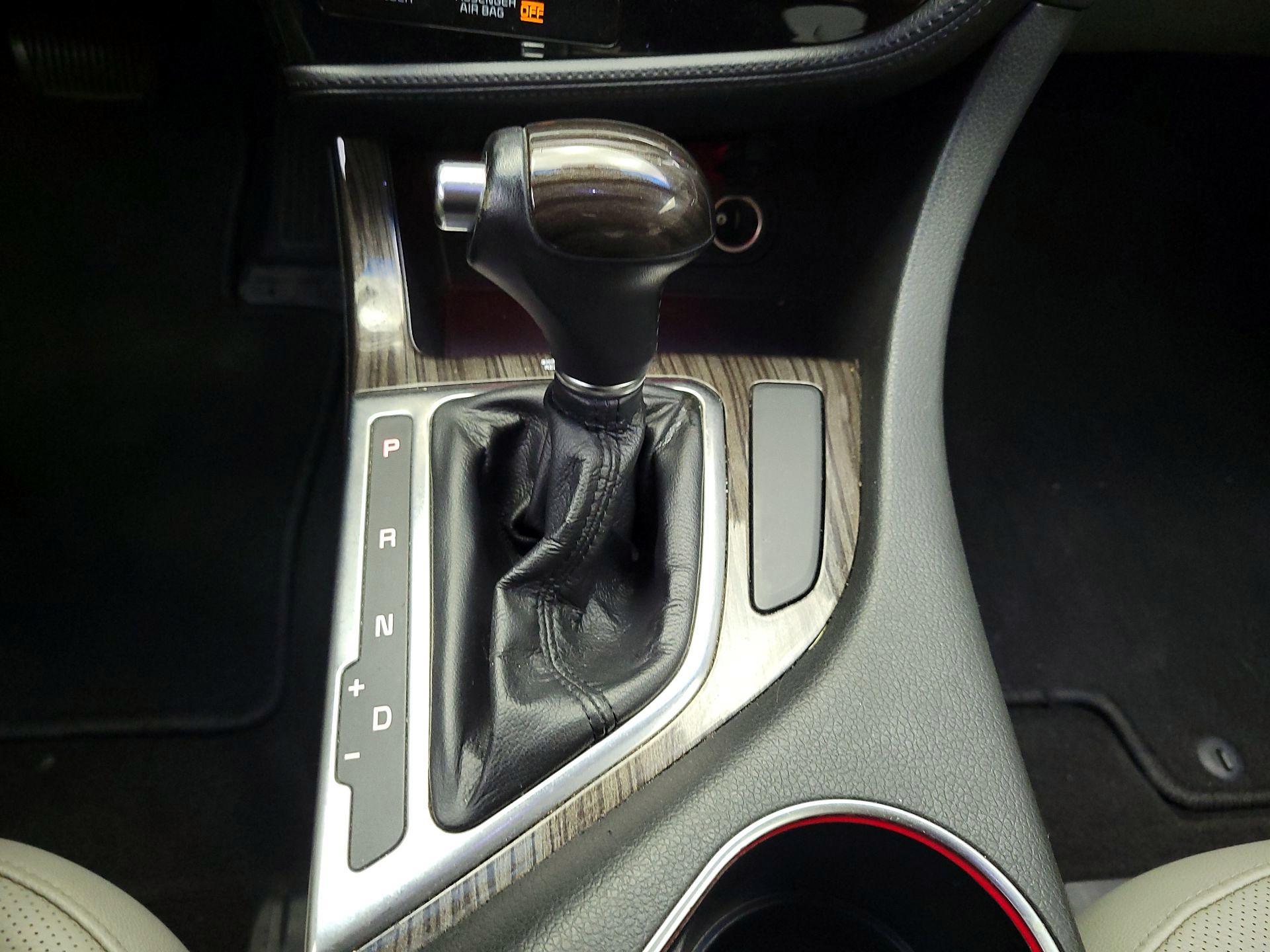 Thumbnail: 2015 Kia Optima - 16