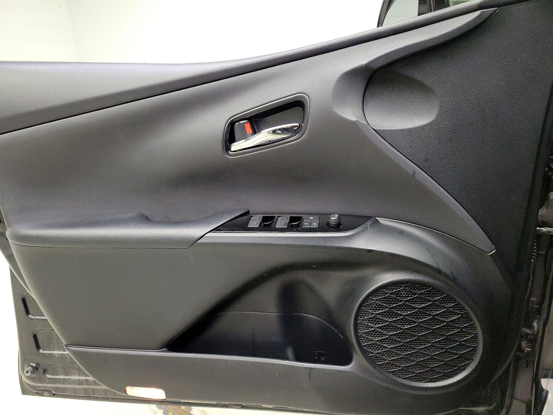 Thumbnail: 2019 Toyota Prius - 12