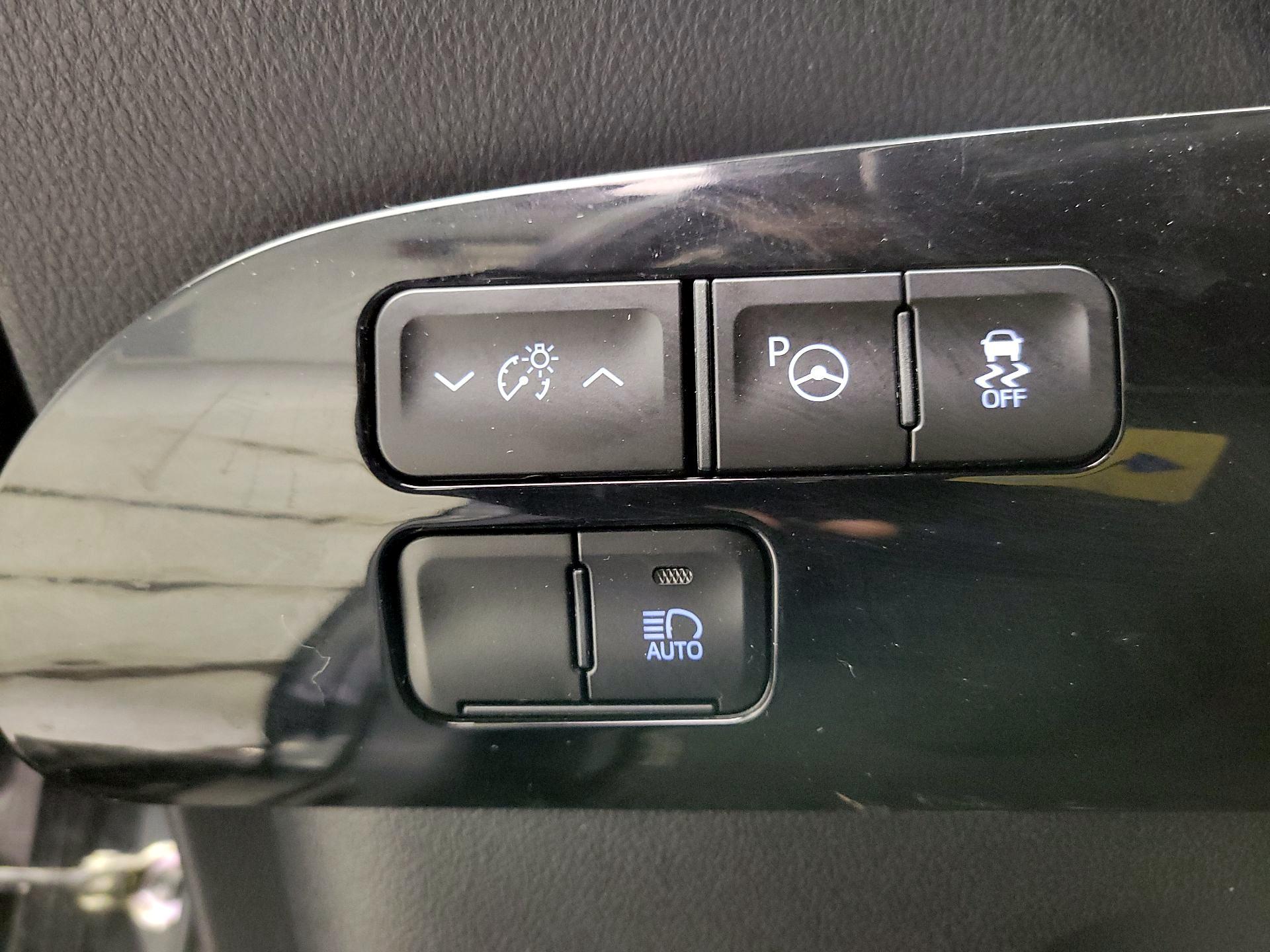 Thumbnail: 2019 Toyota Prius - 13