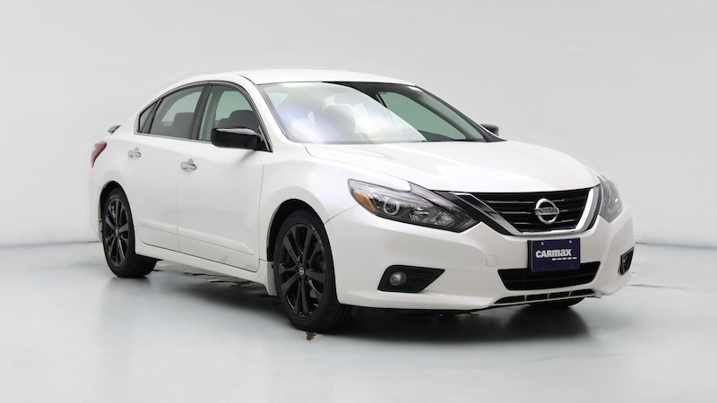 2017 Nissan Altima SR Hero Image