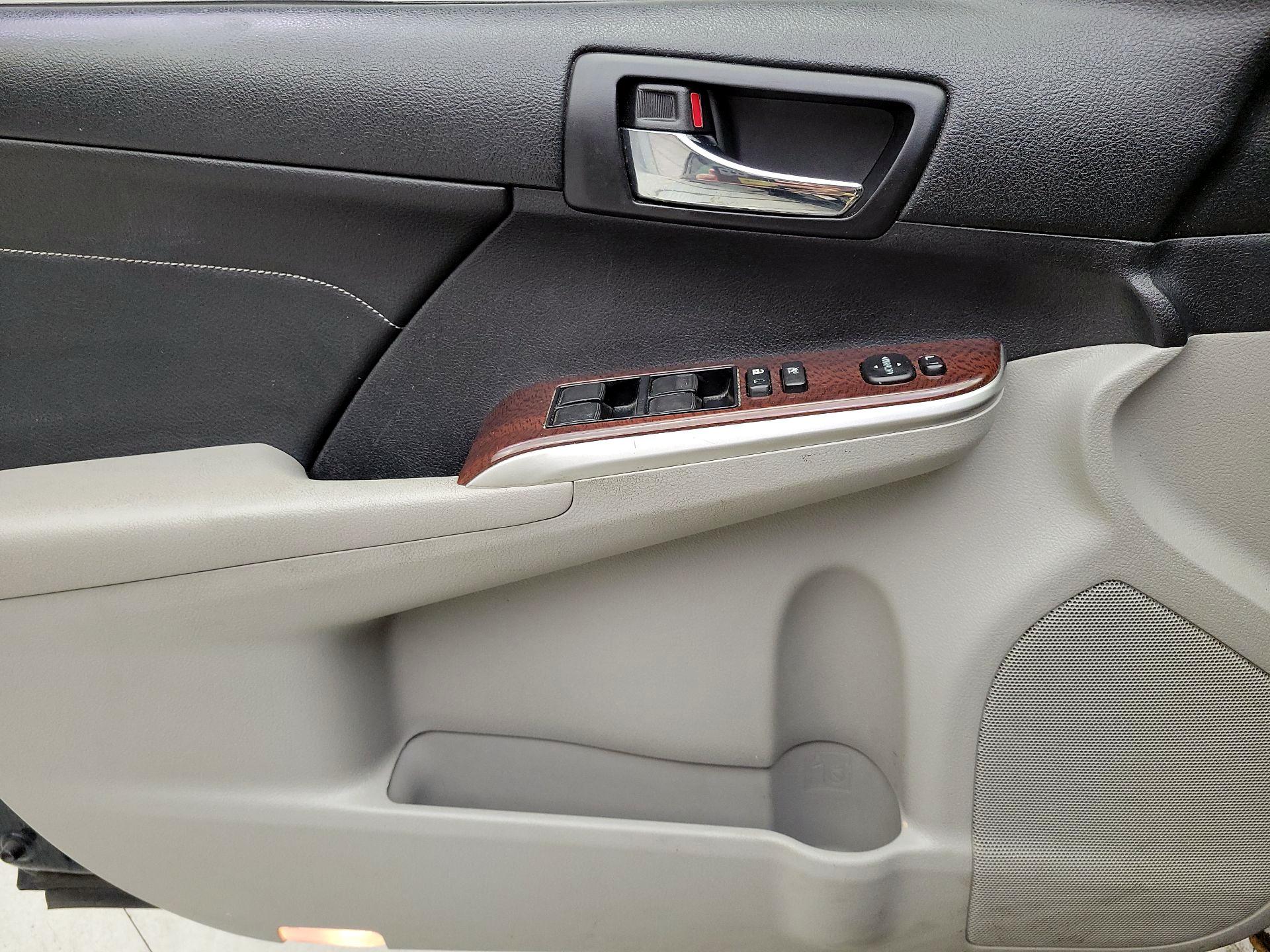 Thumbnail: 2014 Toyota Camry - 12