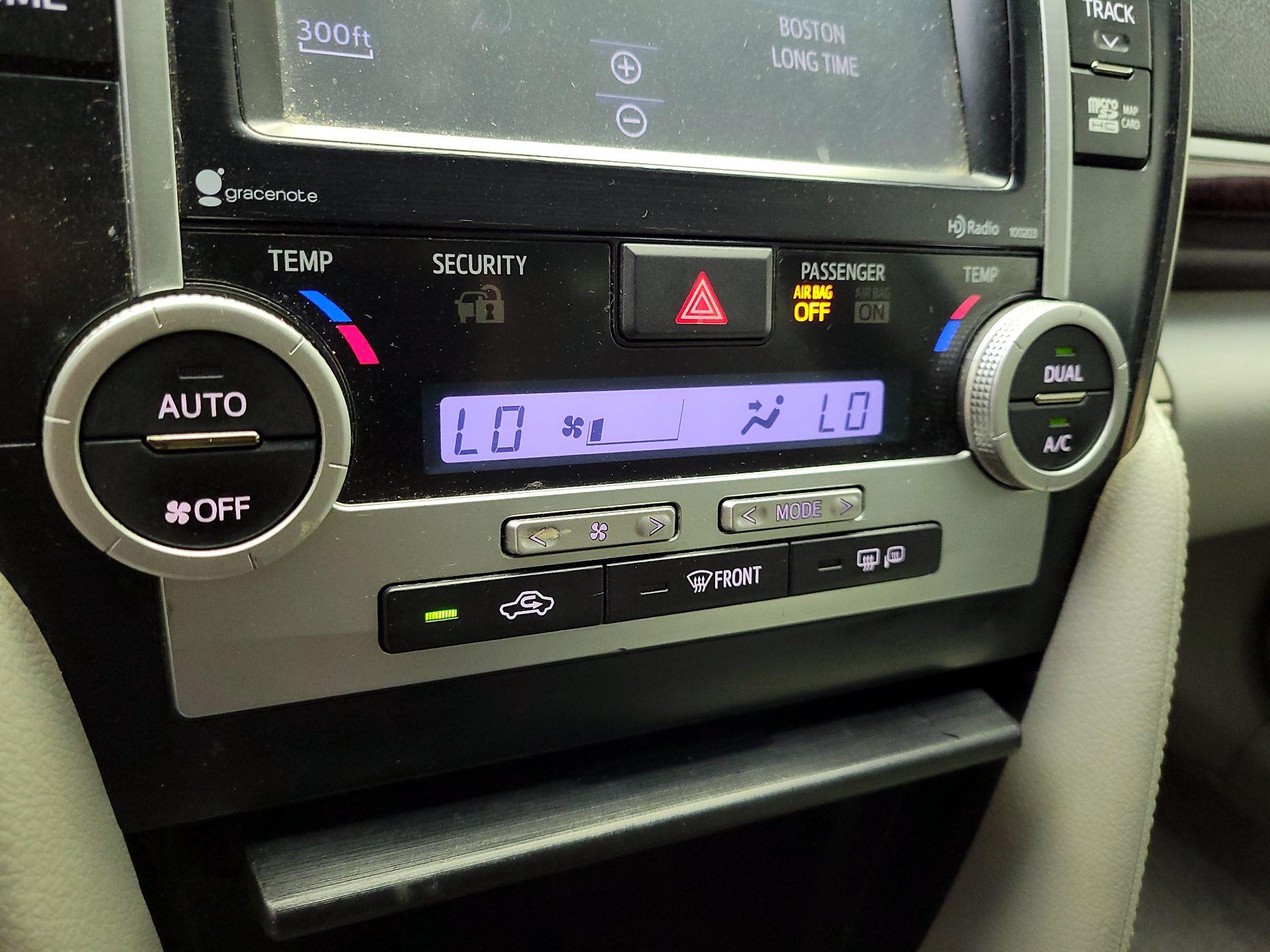 Thumbnail: 2014 Toyota Camry - 17