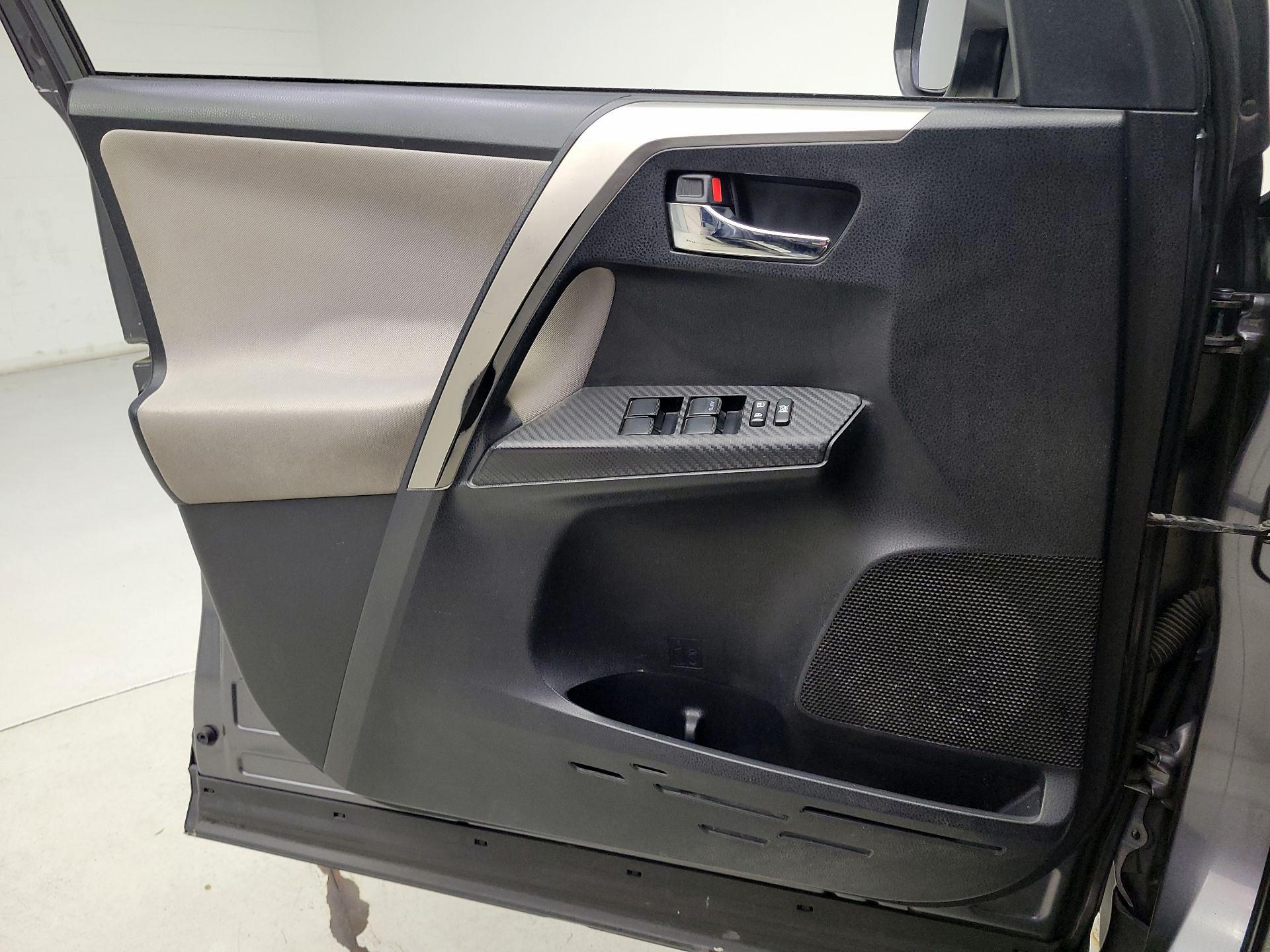 Thumbnail: 2014 Toyota RAV4 - 12