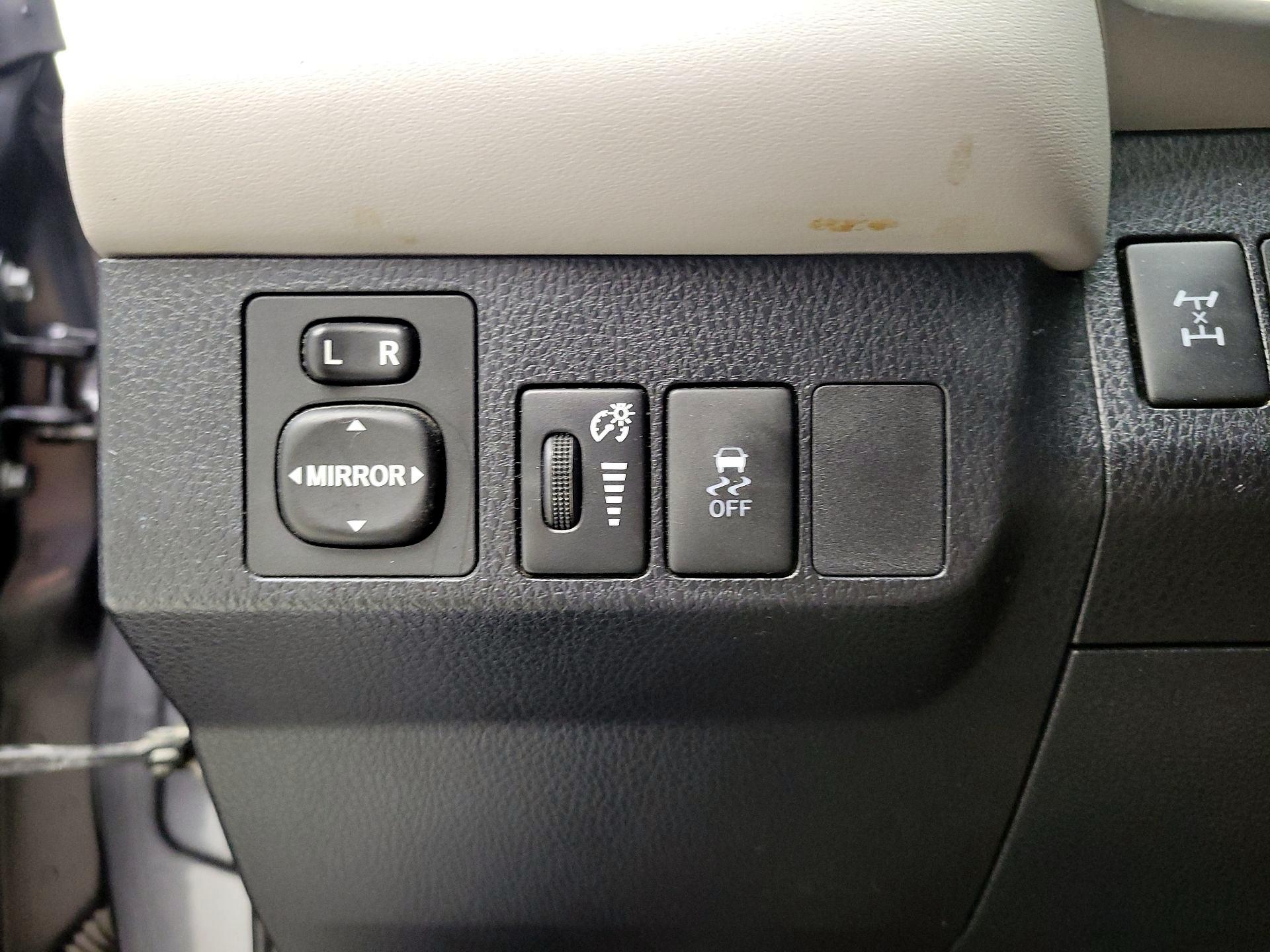 Thumbnail: 2014 Toyota RAV4 - 13