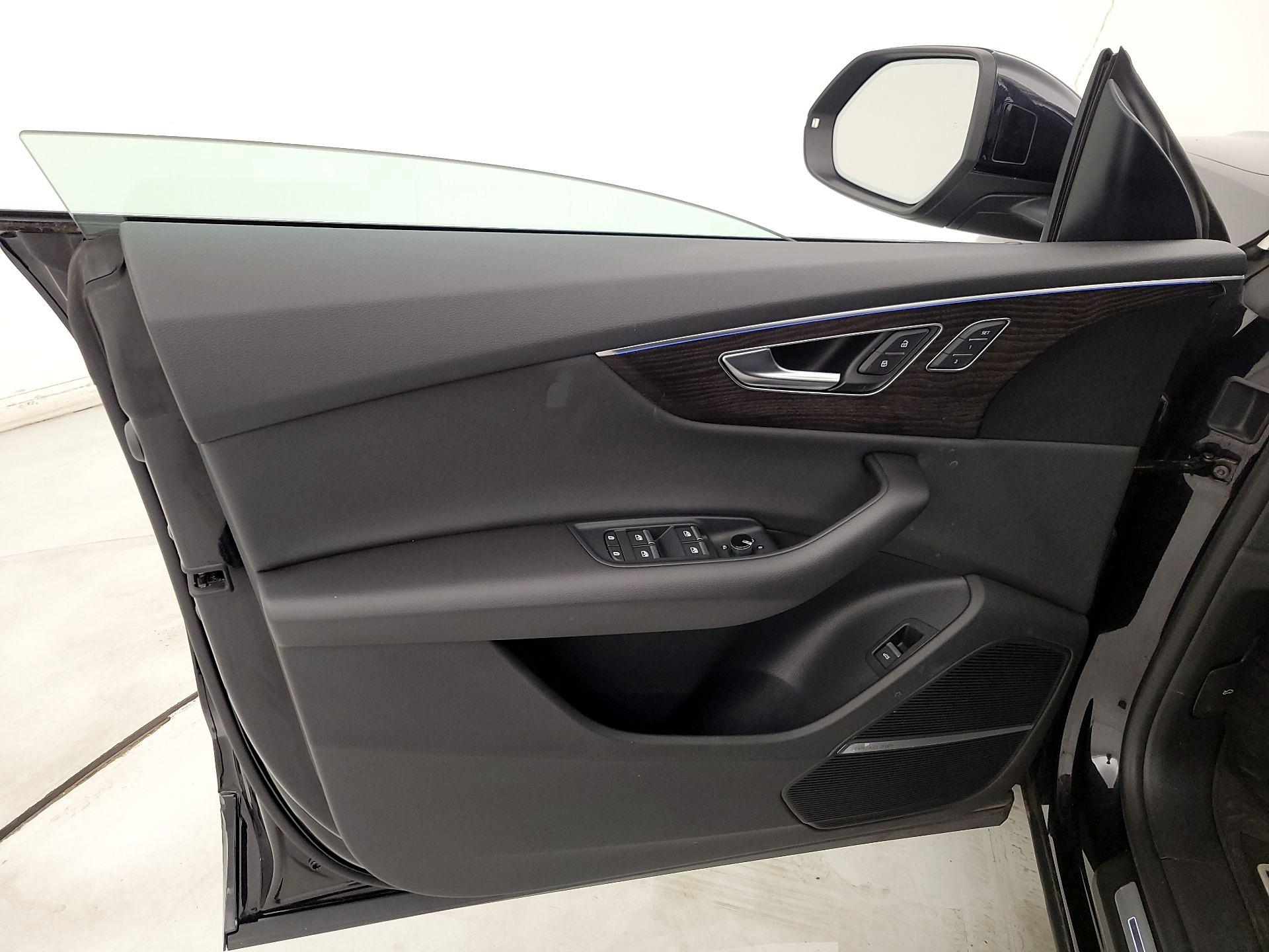 Thumbnail: 2021 Audi Q8 - 12