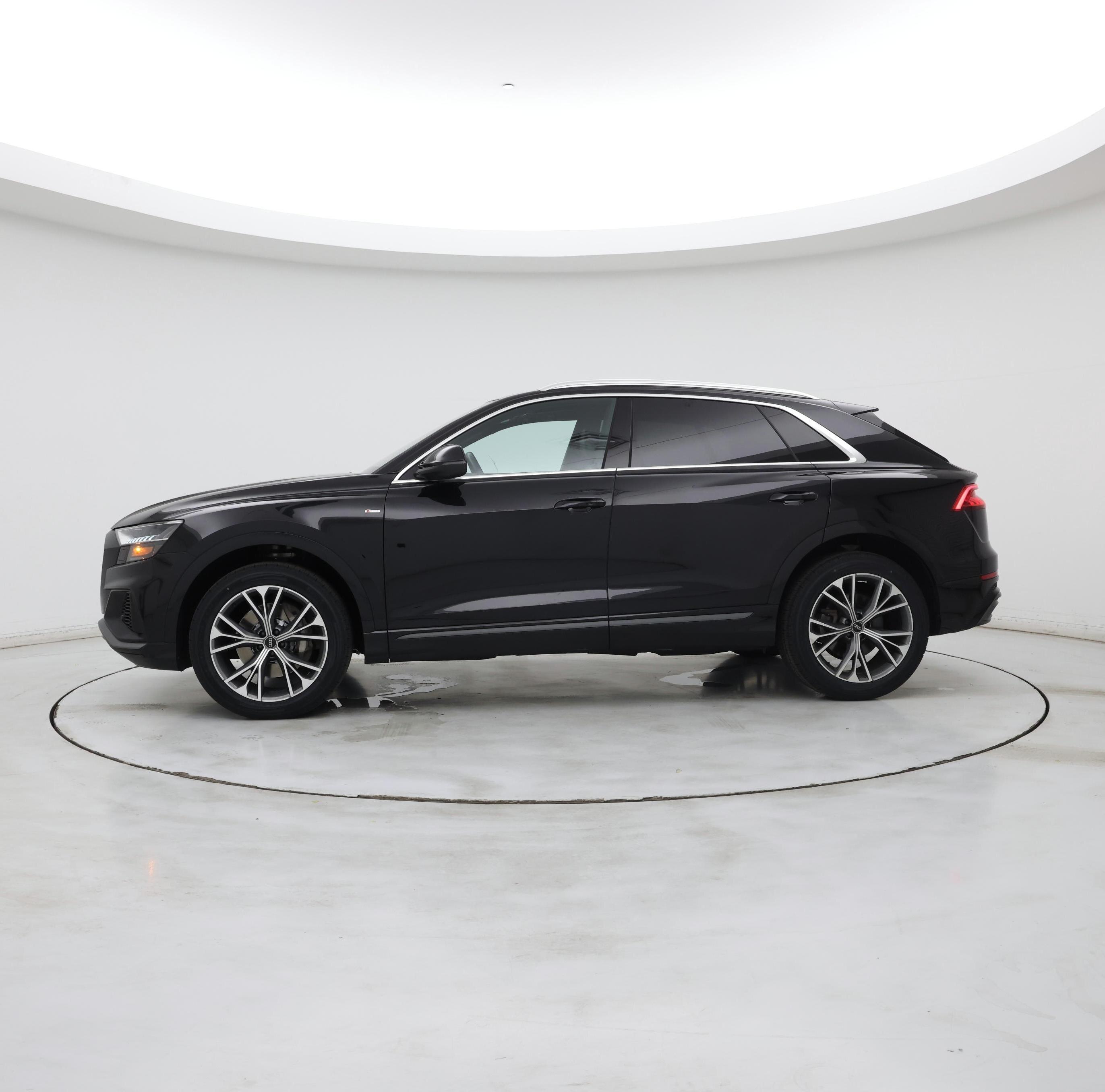 Thumbnail: 2021 Audi Q8 - 3
