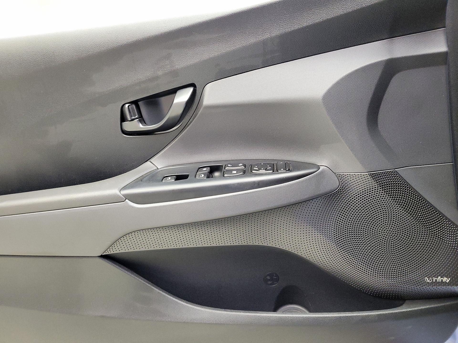 Thumbnail: 2020 Hyundai Veloster - 12
