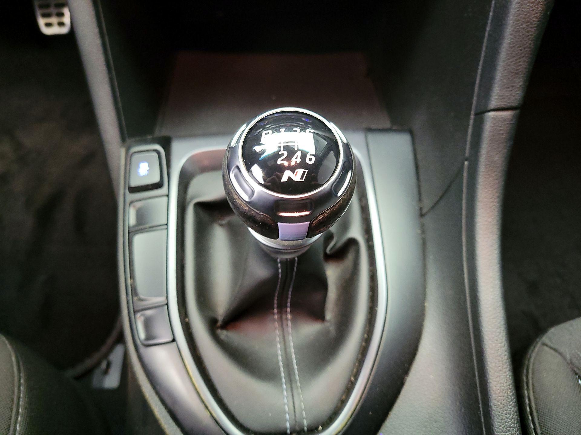 Thumbnail: 2020 Hyundai Veloster - 17