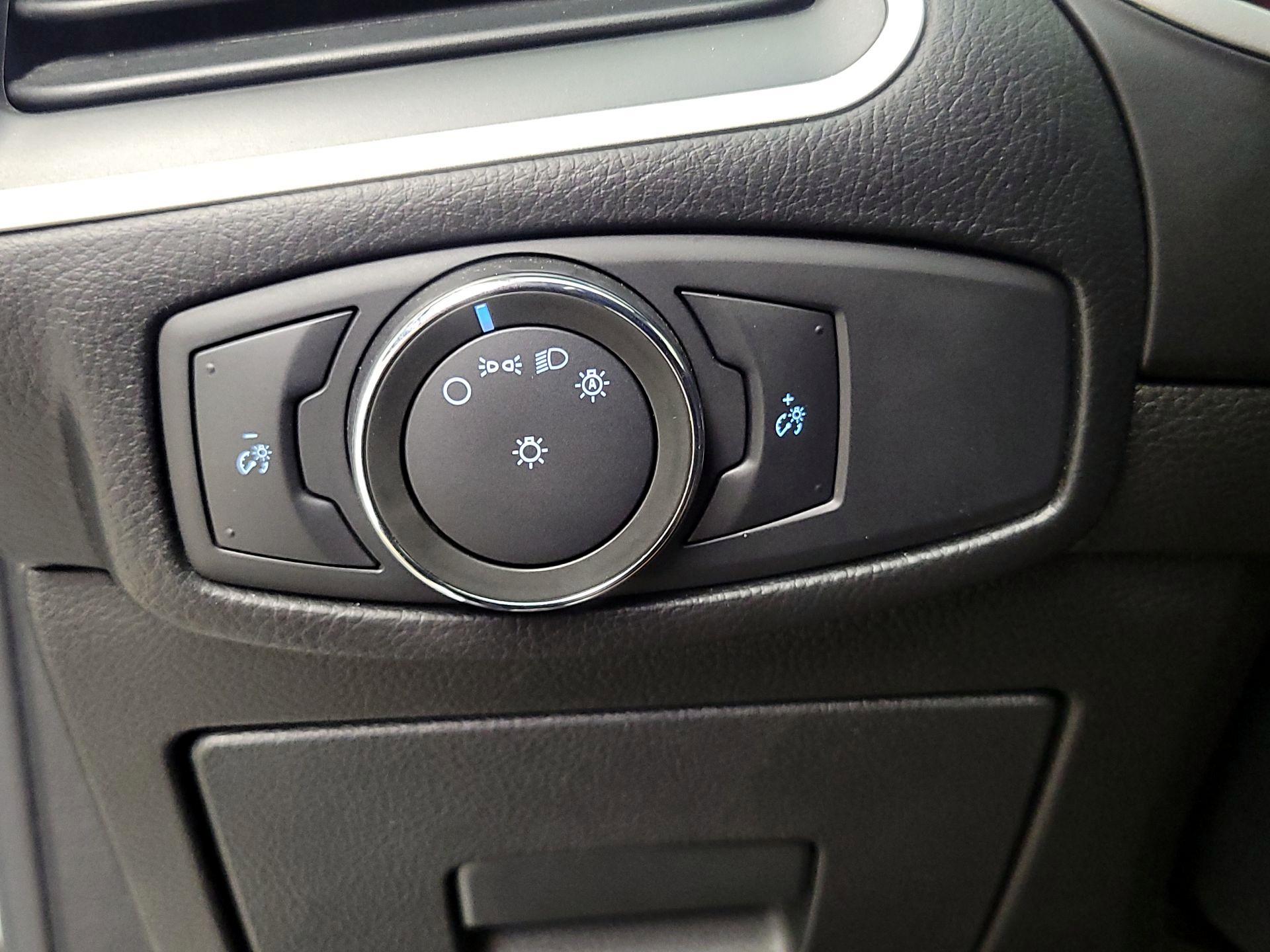 Thumbnail: 2016 Ford Edge - 13