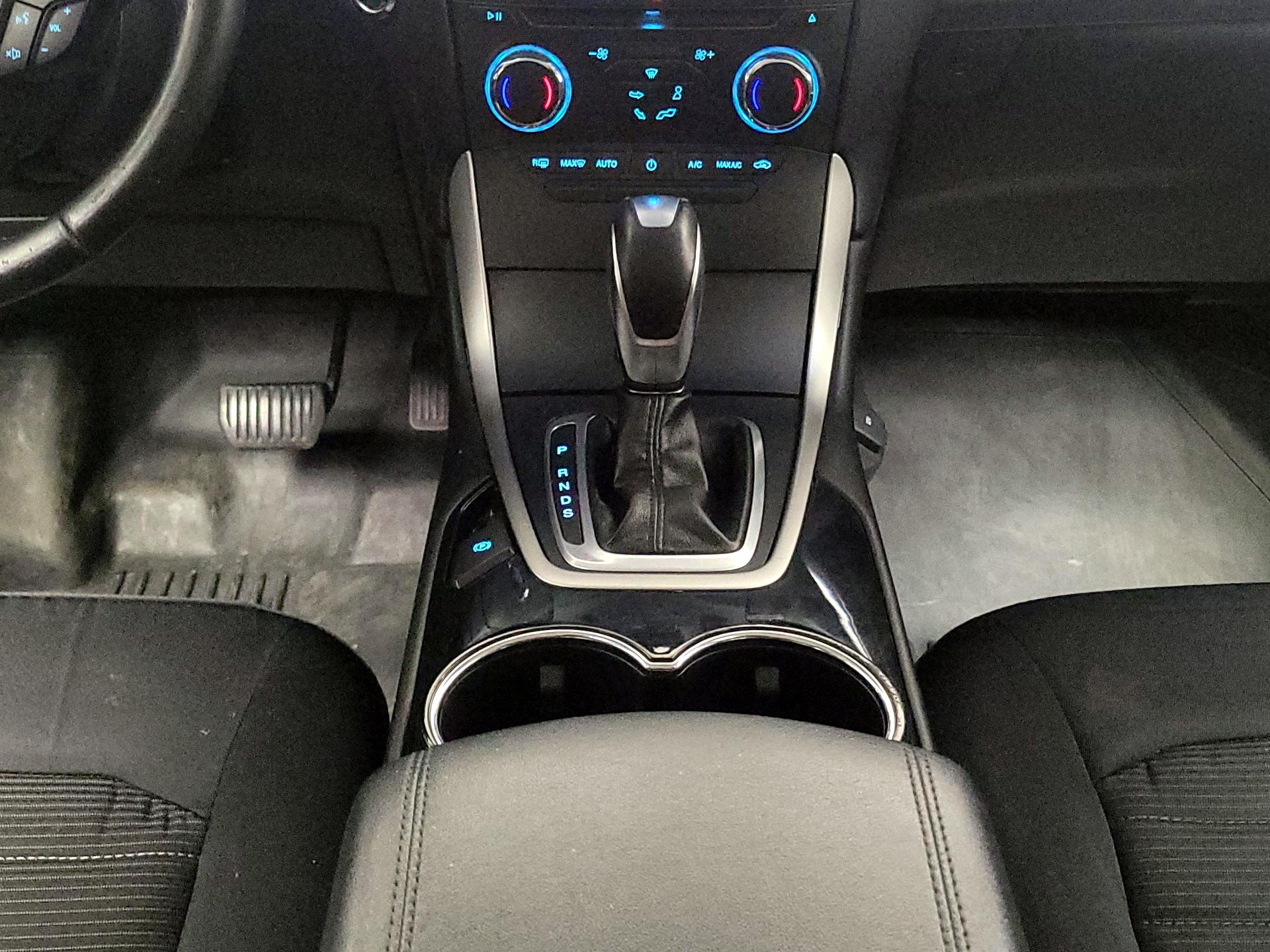 Thumbnail: 2016 Ford Edge - 17
