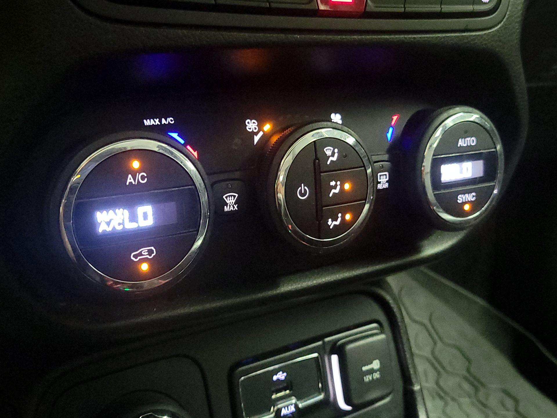 Thumbnail: 2017 Jeep Renegade - 17
