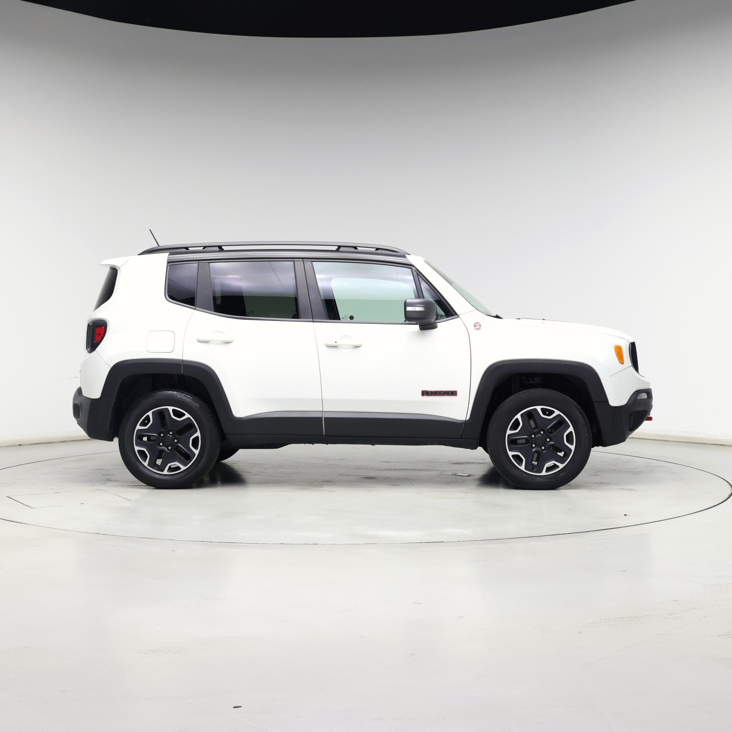 Thumbnail: 2017 Jeep Renegade - 7