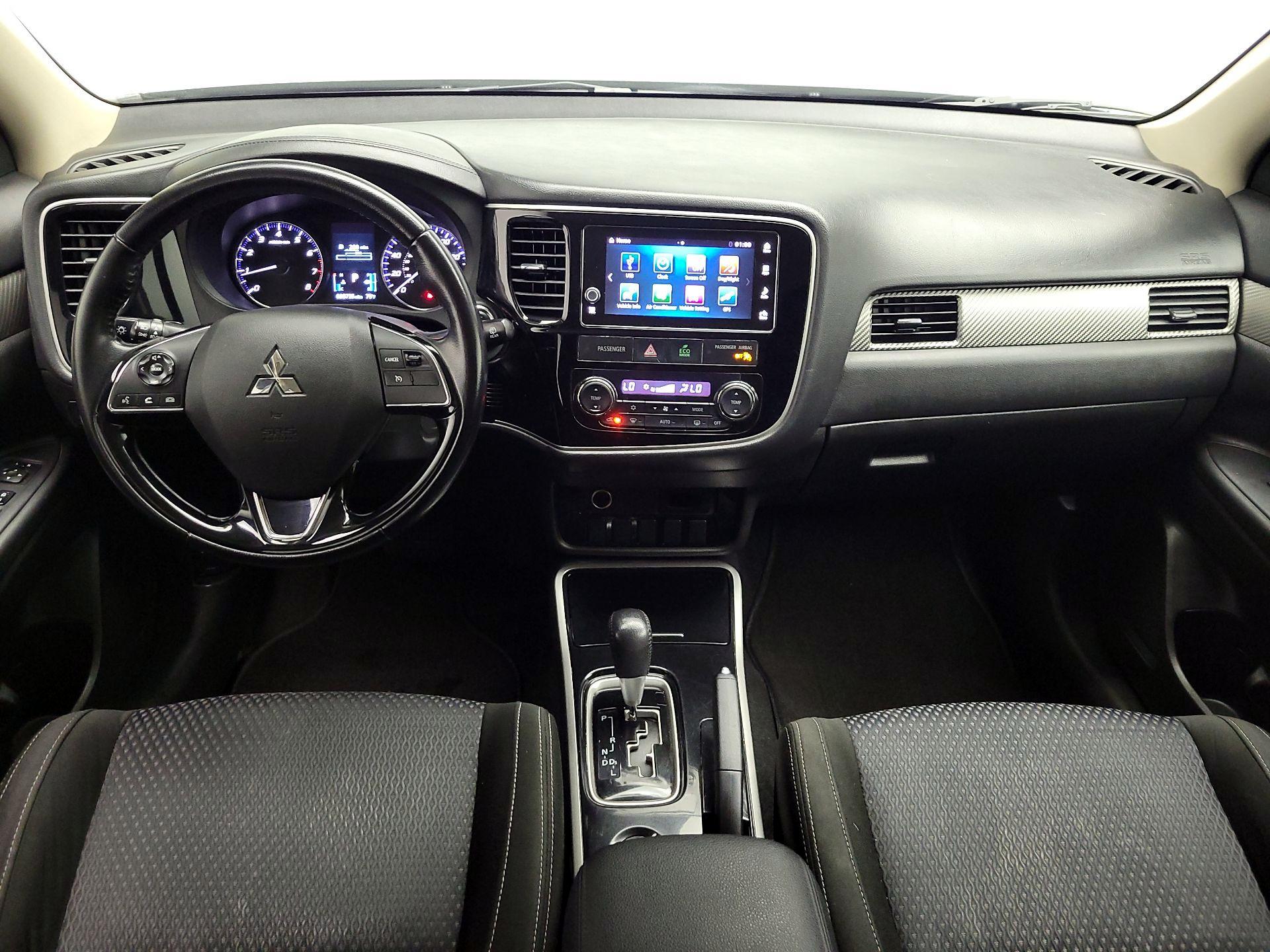 Thumbnail: 2017 Mitsubishi Outlander - 9