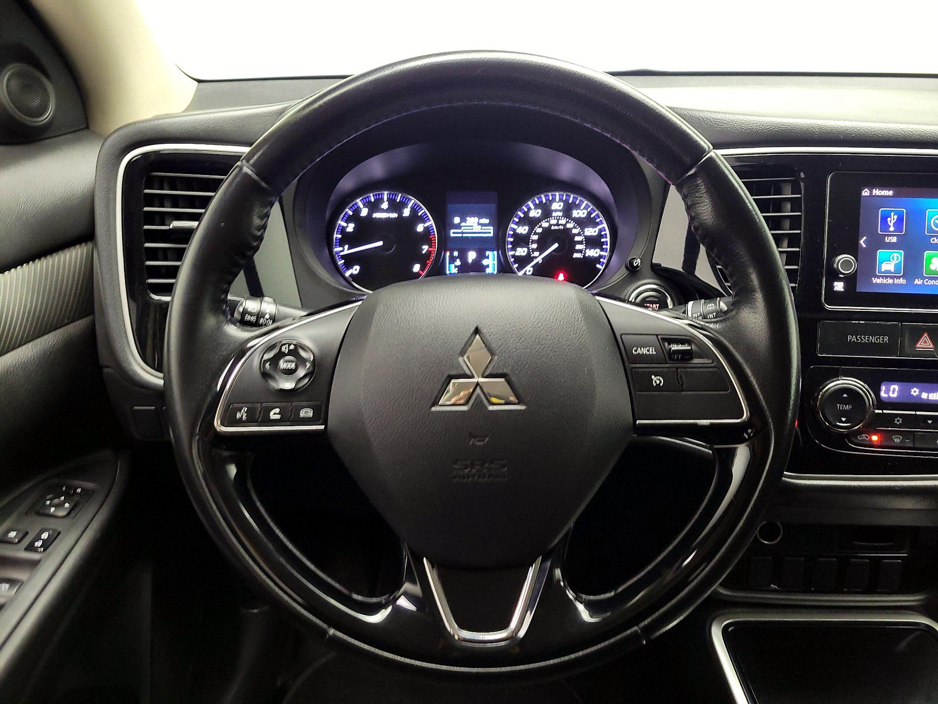 Thumbnail: 2017 Mitsubishi Outlander - 10