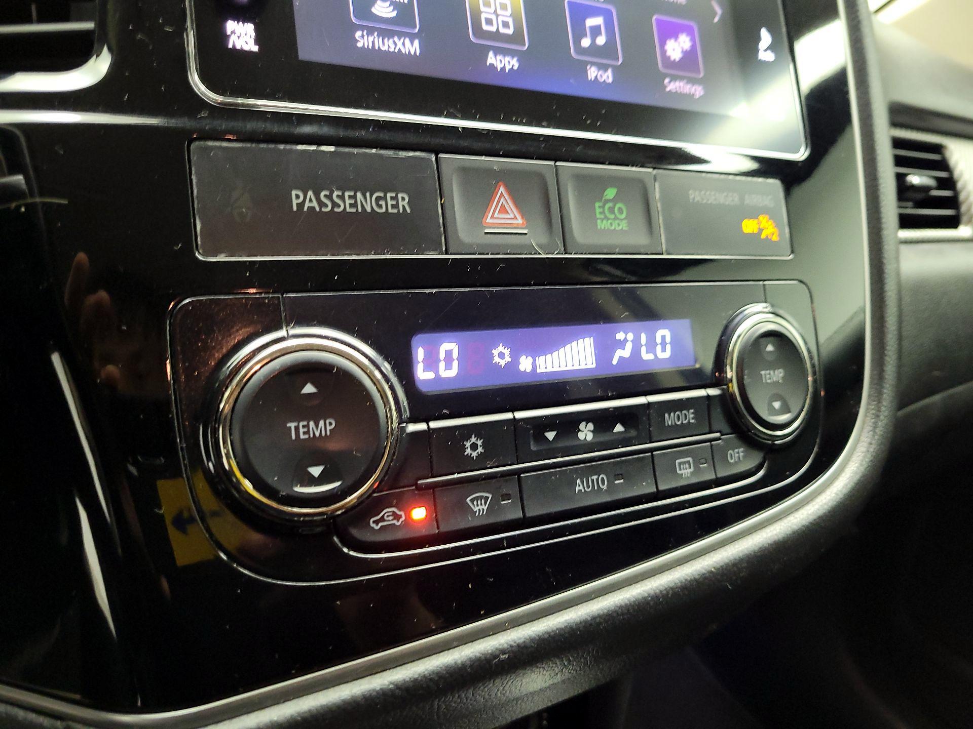 Thumbnail: 2017 Mitsubishi Outlander - 15