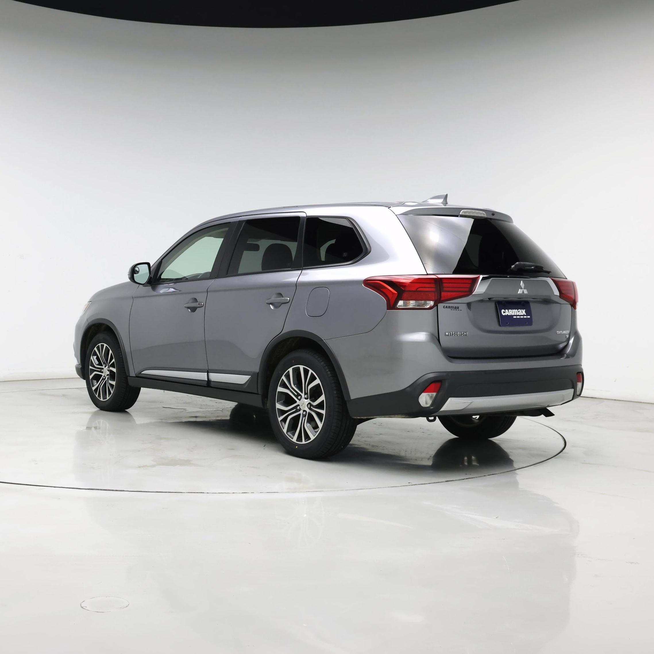 Thumbnail: 2017 Mitsubishi Outlander - 2