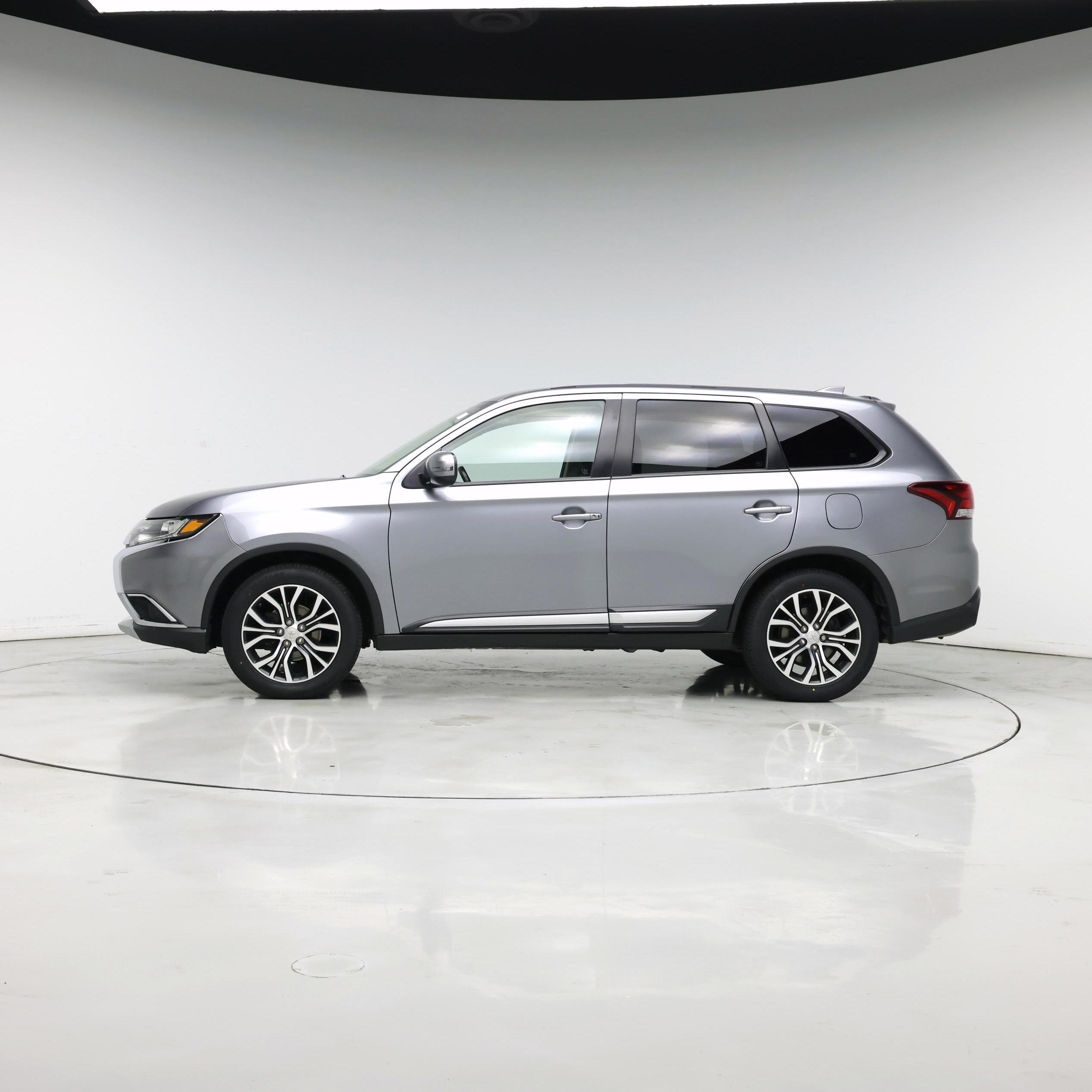 Thumbnail: 2017 Mitsubishi Outlander - 3