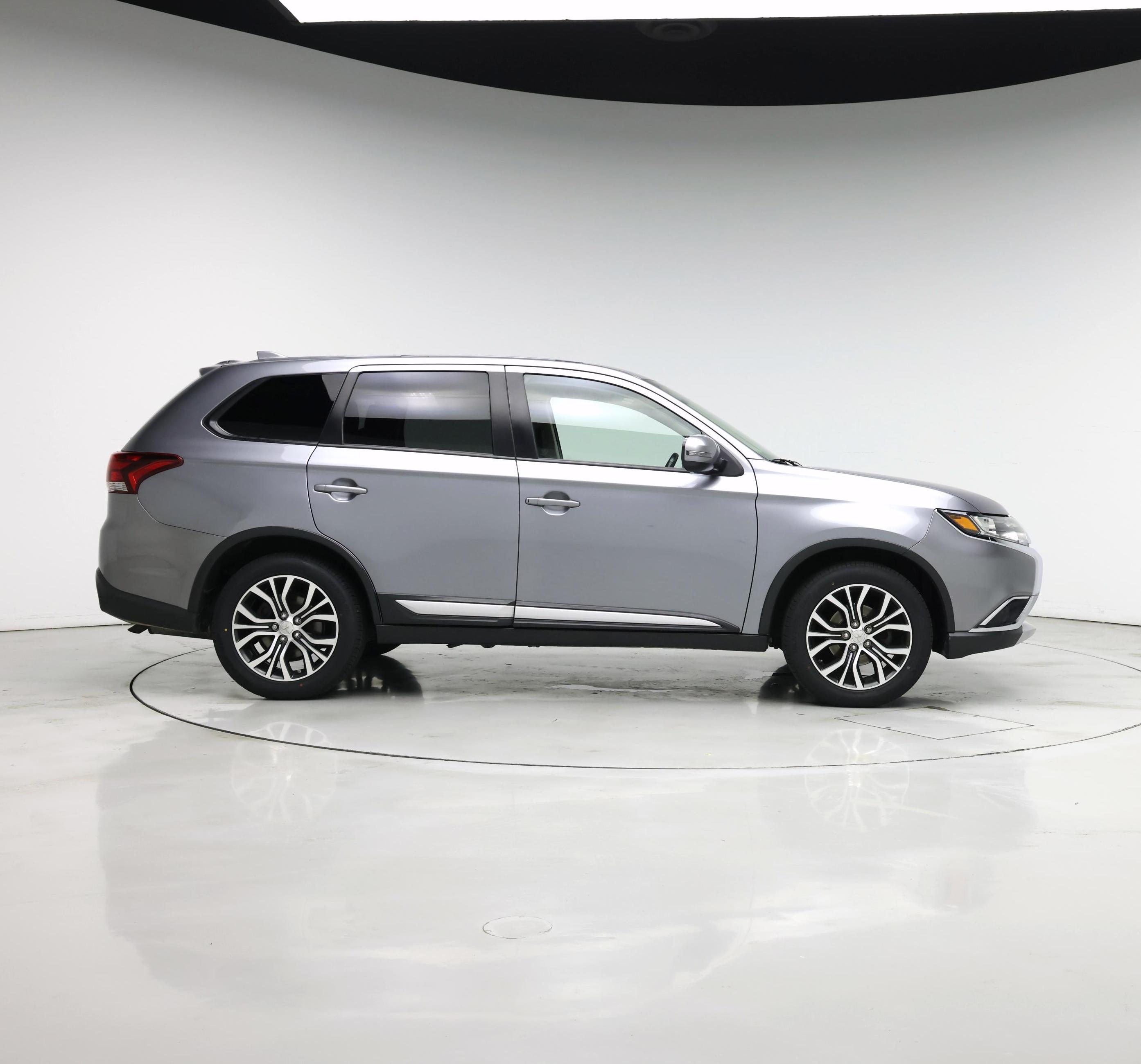 Thumbnail: 2017 Mitsubishi Outlander - 7