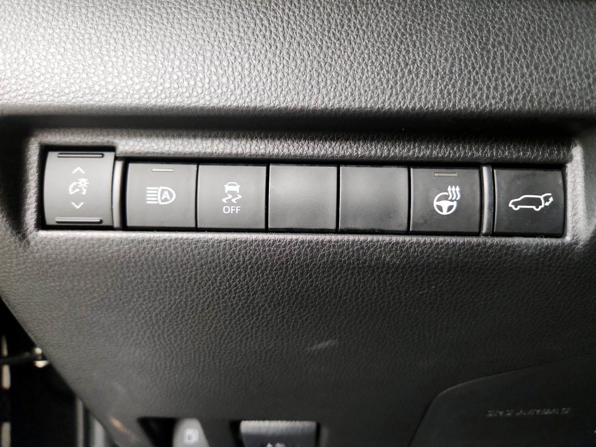 Thumbnail: 2021 Toyota Venza - 13