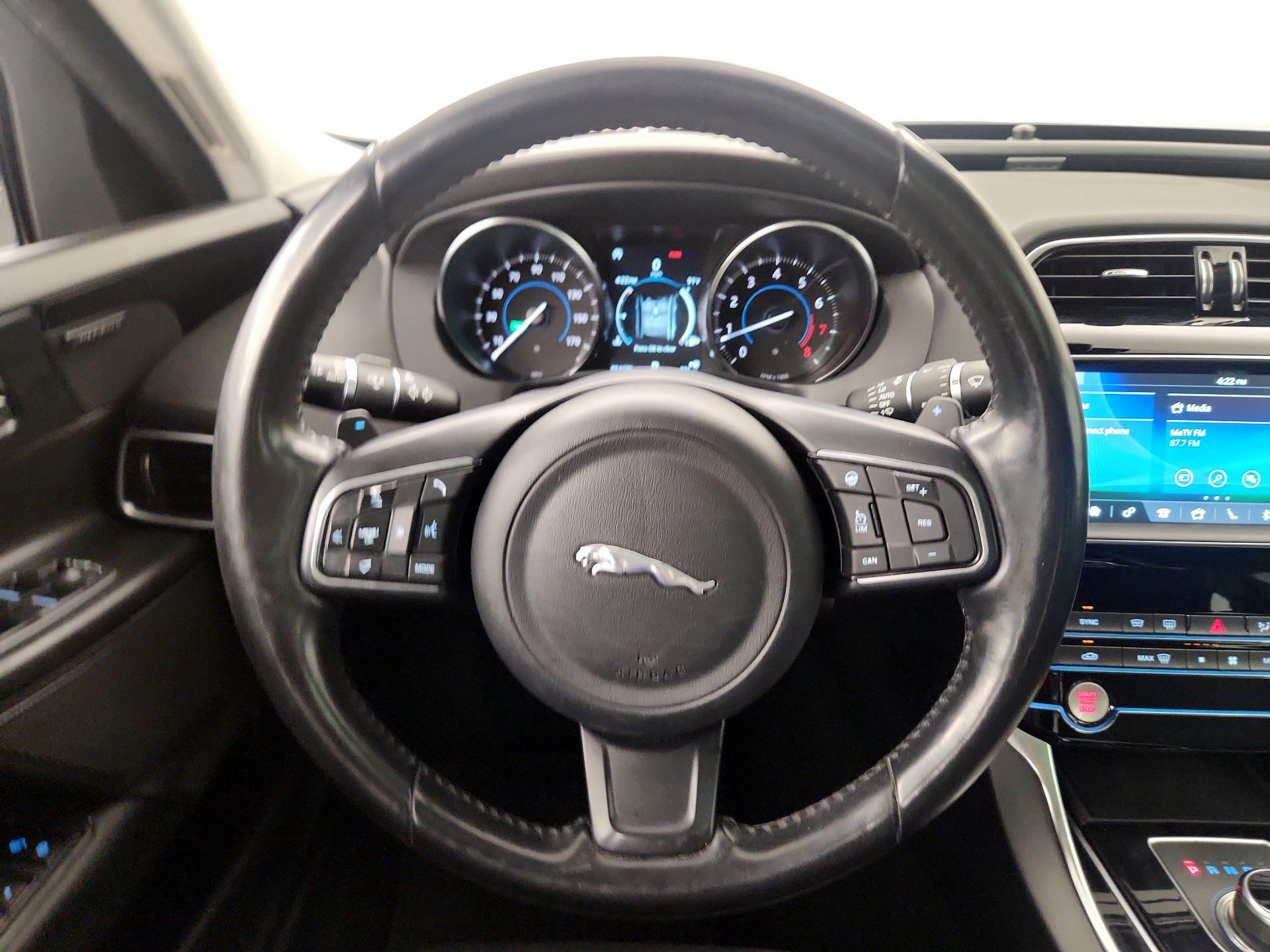 Thumbnail: 2019 Jaguar XE - 10