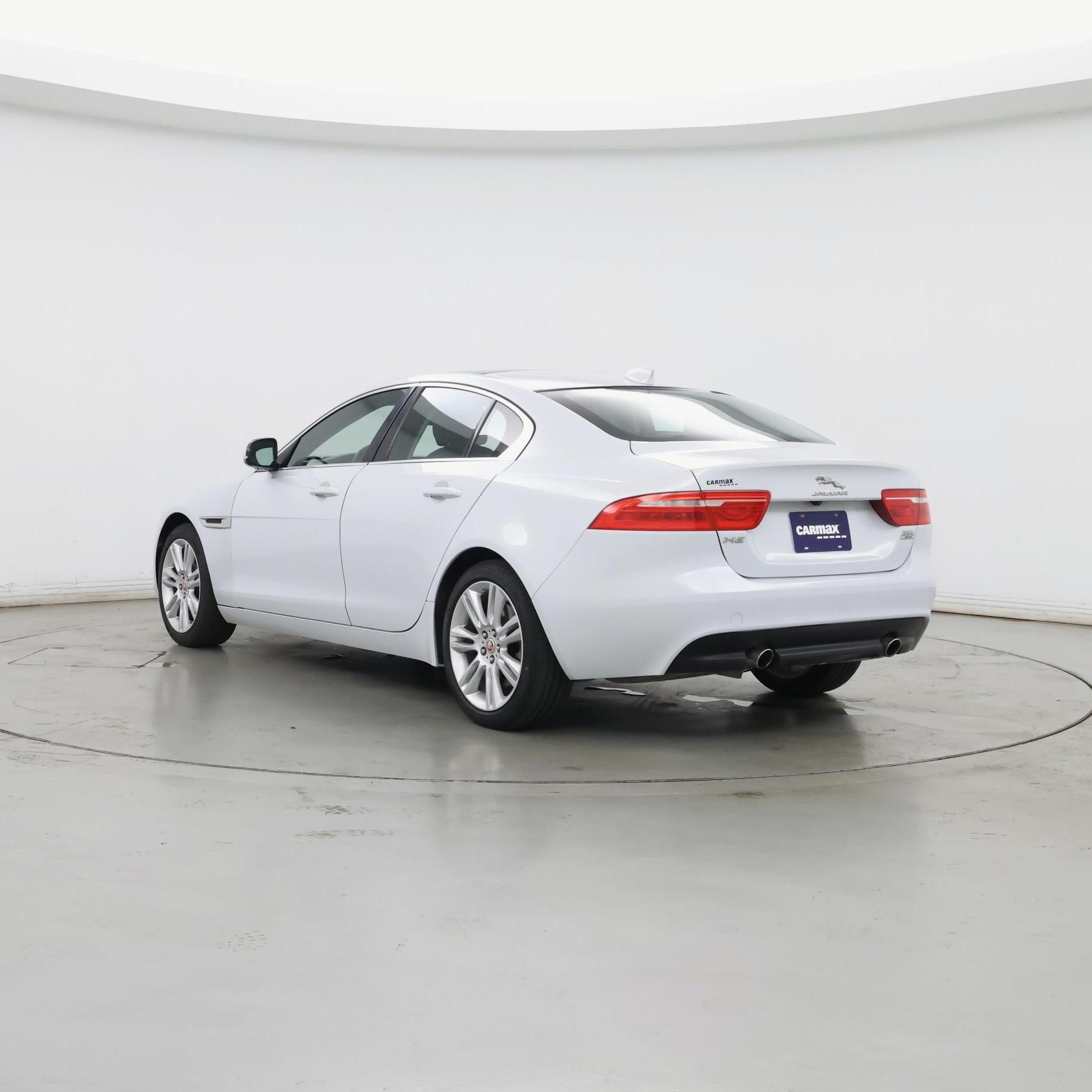 Thumbnail: 2019 Jaguar XE - 2