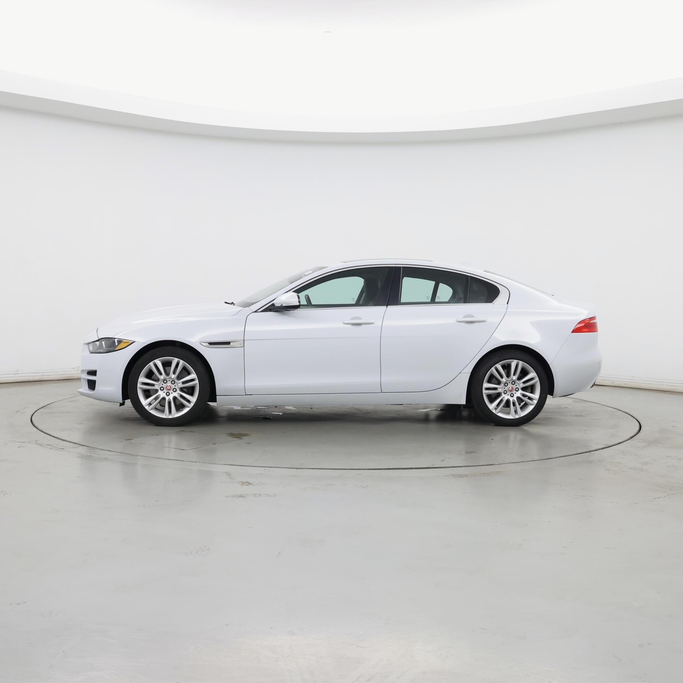 Thumbnail: 2019 Jaguar XE - 3