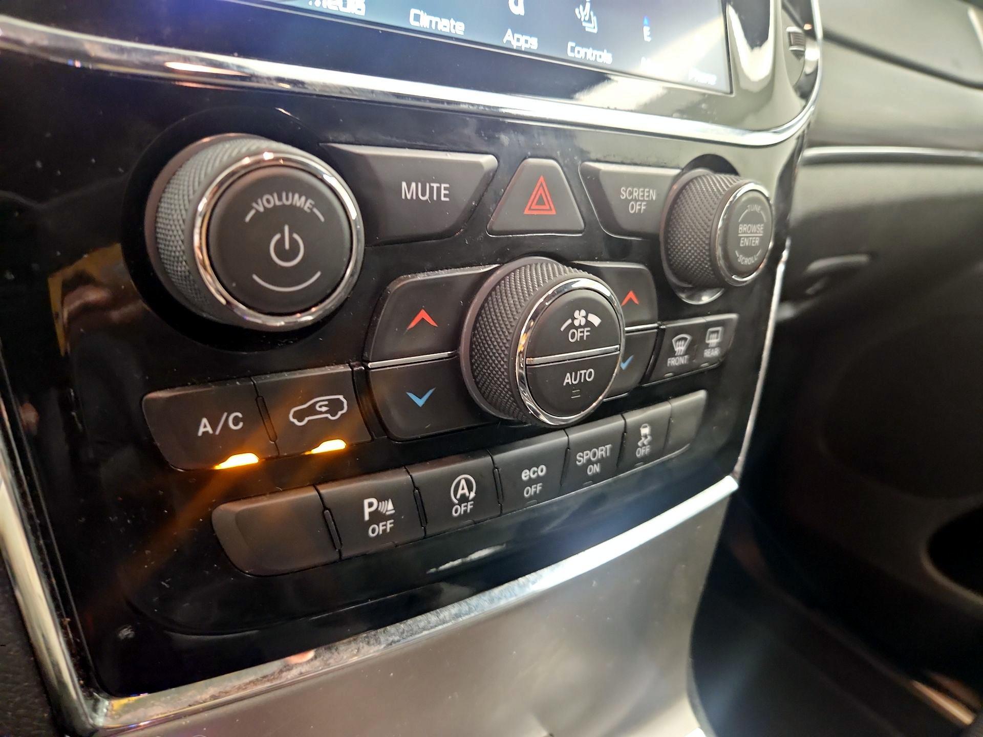 Thumbnail: 2019 Jeep Grand Cherokee - 17